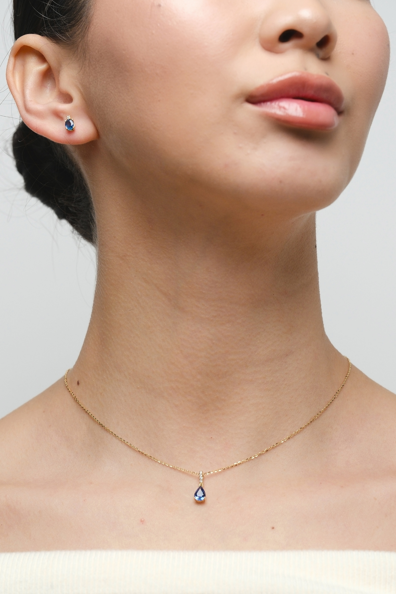 Pear Sapphire Necklace - Image 3