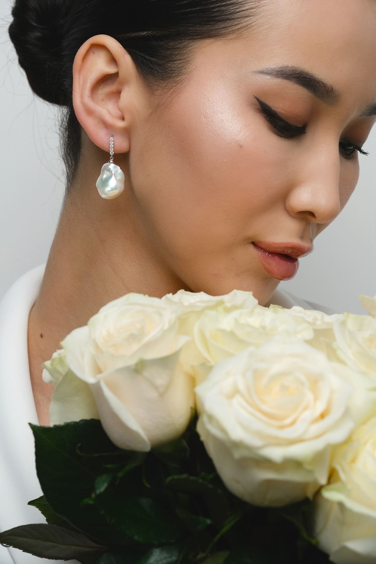 Baroque Pearl Earrings - Image 4